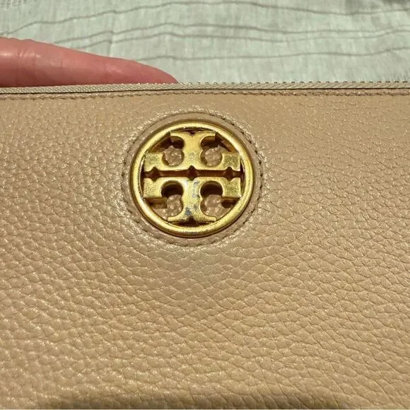 Tory Burch Beige Wallet with Gold Logo - Picture 3 of 15